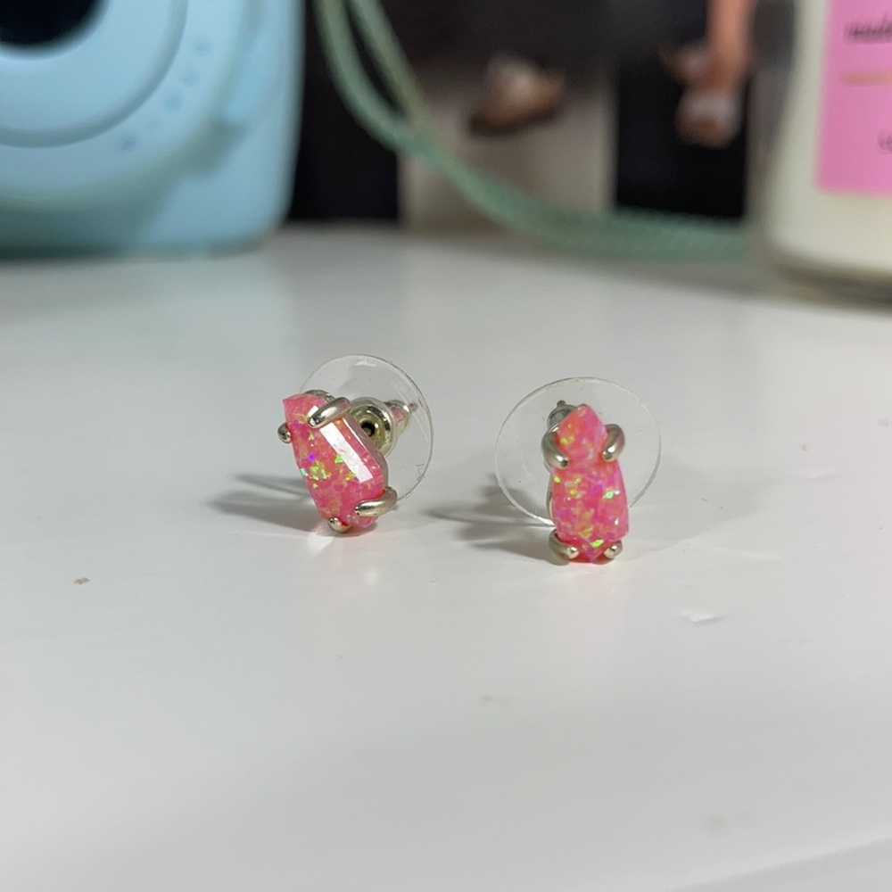 Never worn Kendra Scott earrings!!